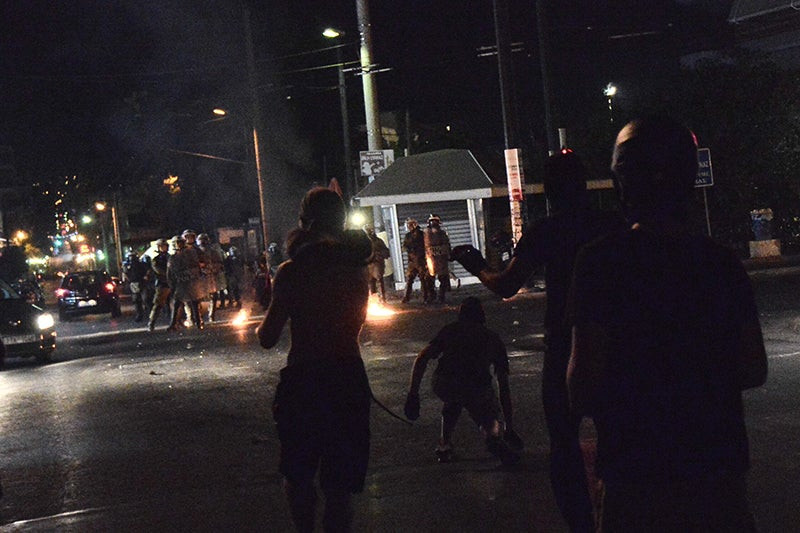 Πορεία για τον Φύσσα: Επίθεση στο συνεργείο του ΑΝΤ1 – Τέσσερις τραυματίες (βίντεο)